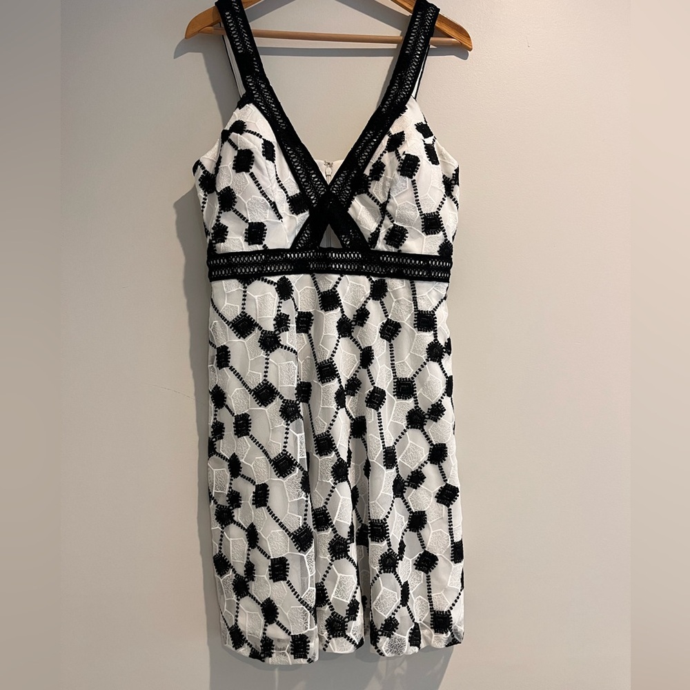 Guess Eyelet Cutout Lace Black and White Strappy Peekaboo Dress Padded Flirty 14